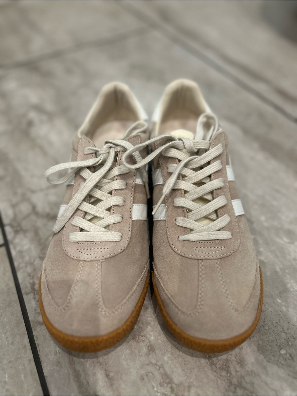 Gola Woman’s Suede Sneakers in Beige and White with Gum Sole - Picture 2 of 7